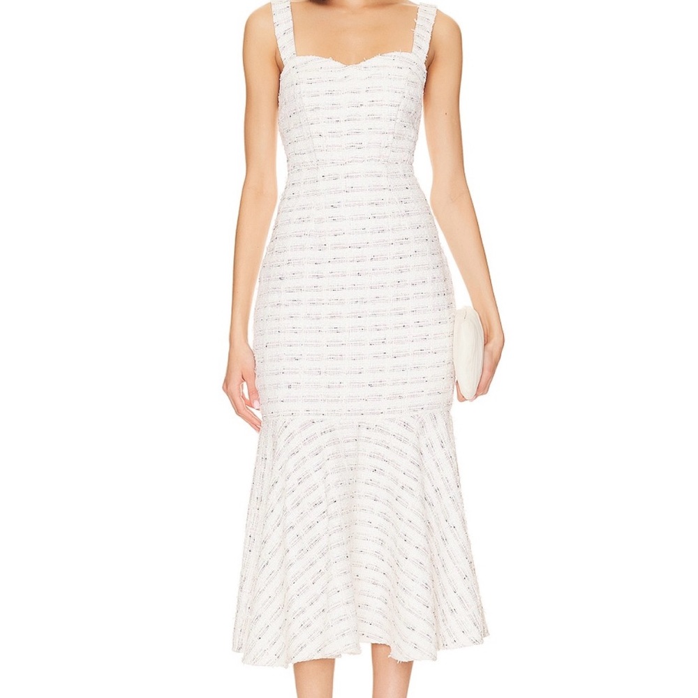 Elegant White Sleeveless Dress